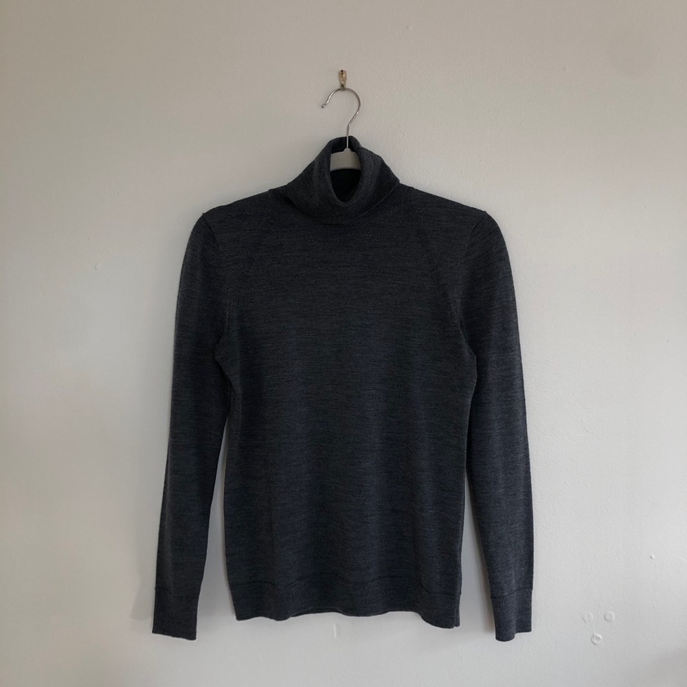 Banana Republic merino wool turtleneck